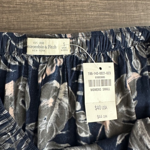 Abercrombie & Fitch Tropical Mini Skirt Size Small NWT - Picture 3 of 4